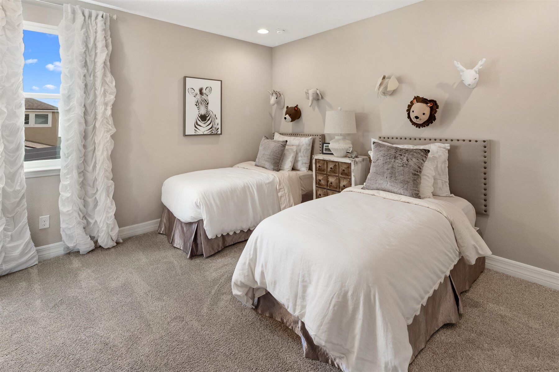 ORL_Solara_Napa2_Contemporary_Gallery_bedroom11.jpg